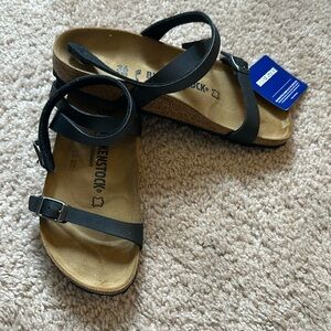 Birkenstock Daloa Ankle strappy sandals in black. NWT size 36 or 5.5